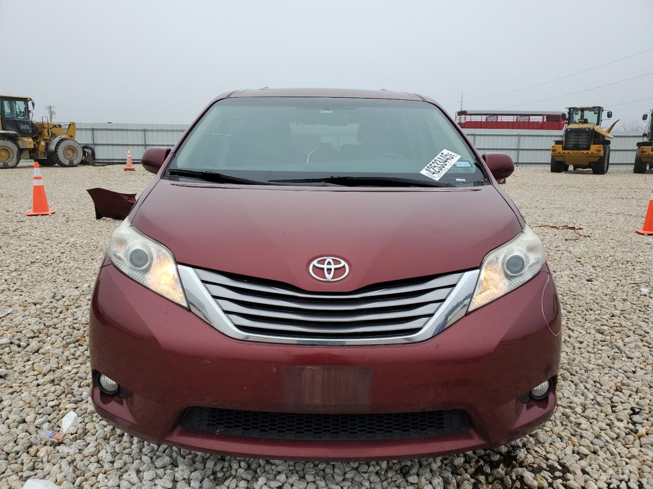 2017 Toyota Sienna - Image 5