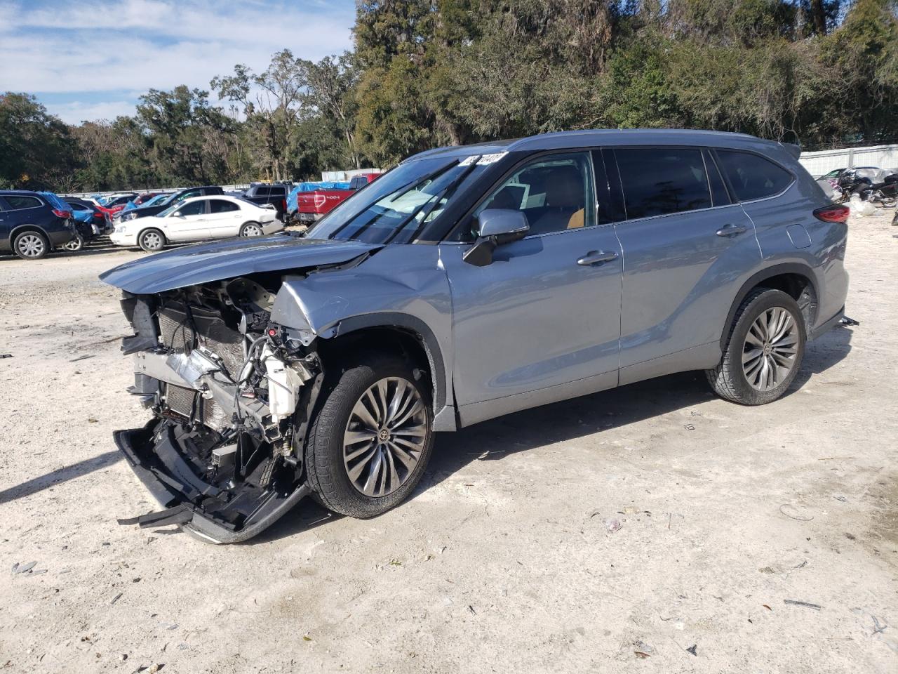 2021 Toyota Highlander - Image 1