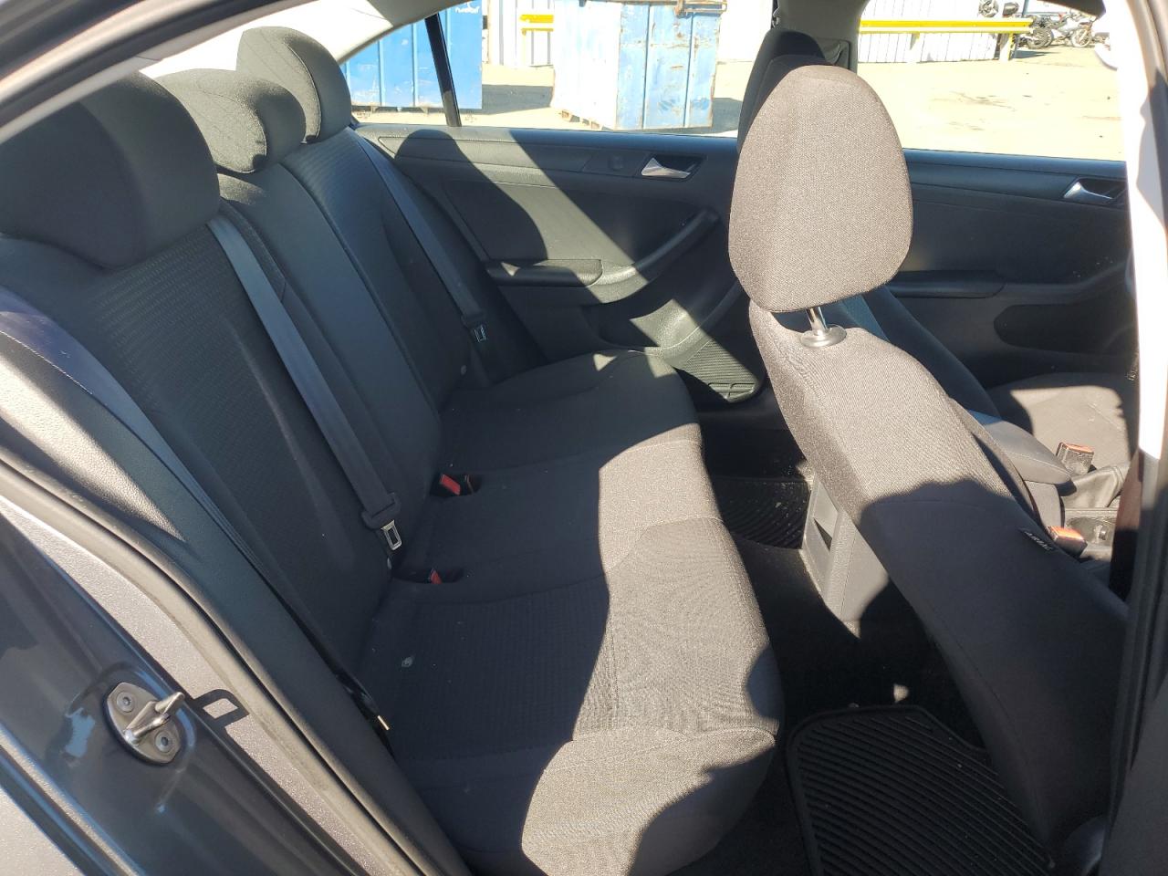 2015 Volkswagen Jetta - Image 10