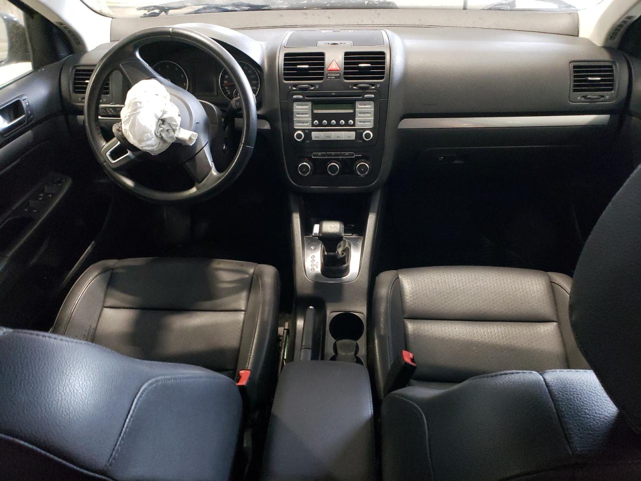 2010 Volkswagen Jetta - Image 8