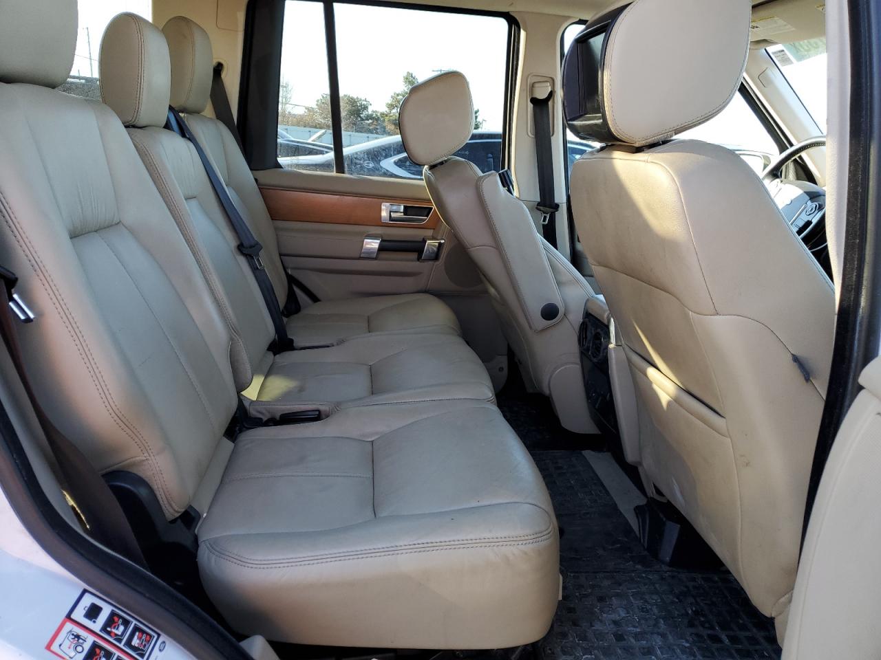 2012 Land Rover LR4 - Image 11