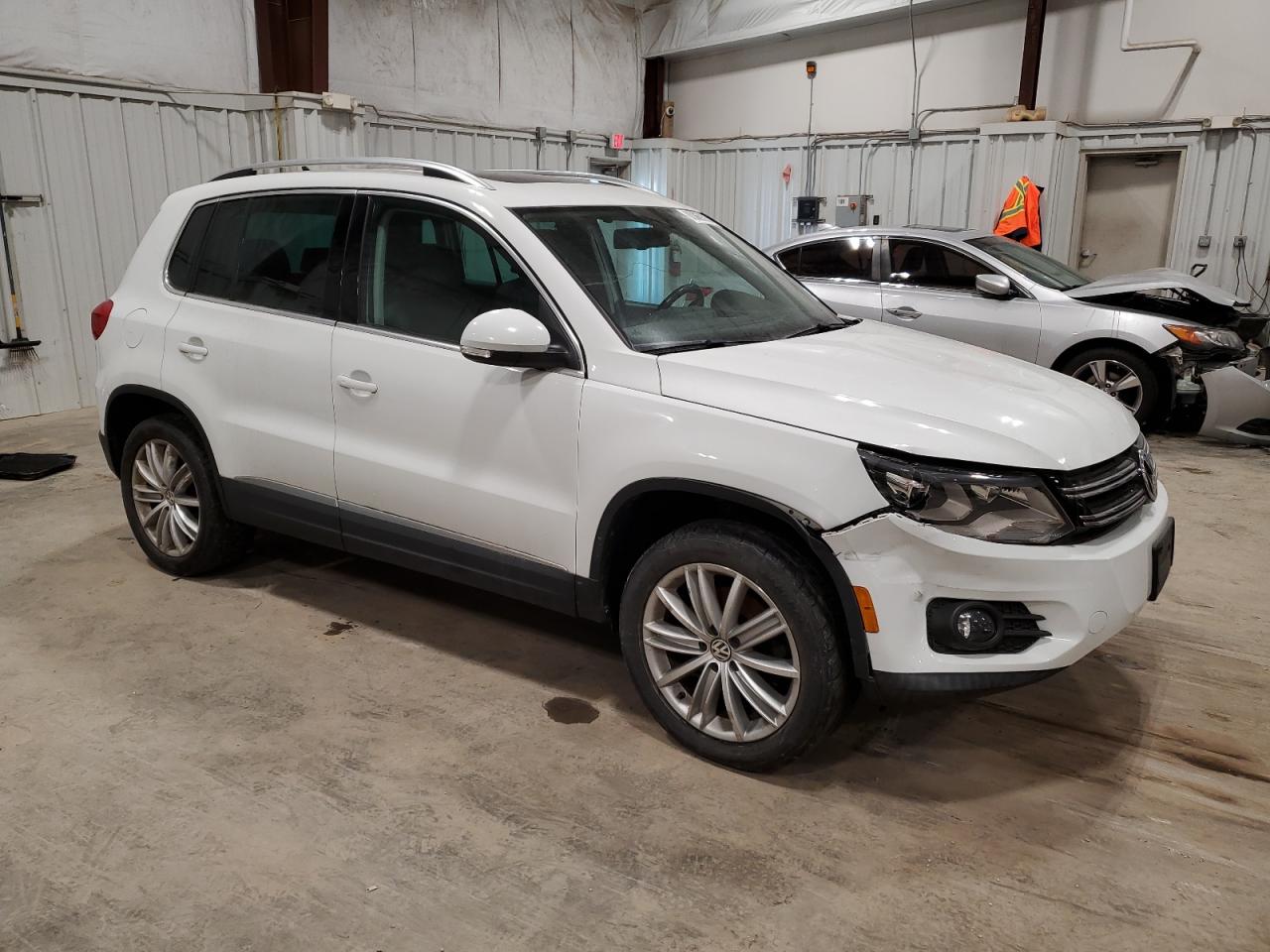 VIN WVGBV7AX6GW516929 2016 VOLKSWAGEN TIGUAN no.4