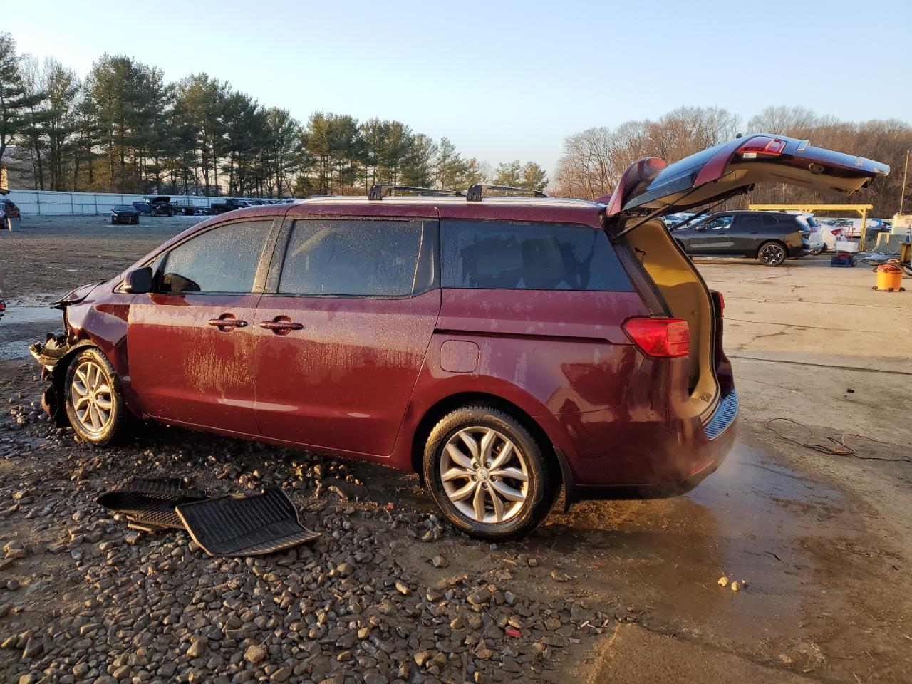 2020 Kia Sedona - Image 2