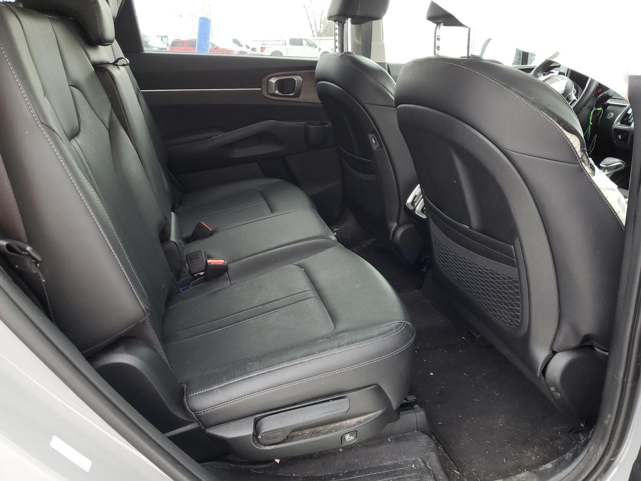 2022 Kia Sorento - Image 11
