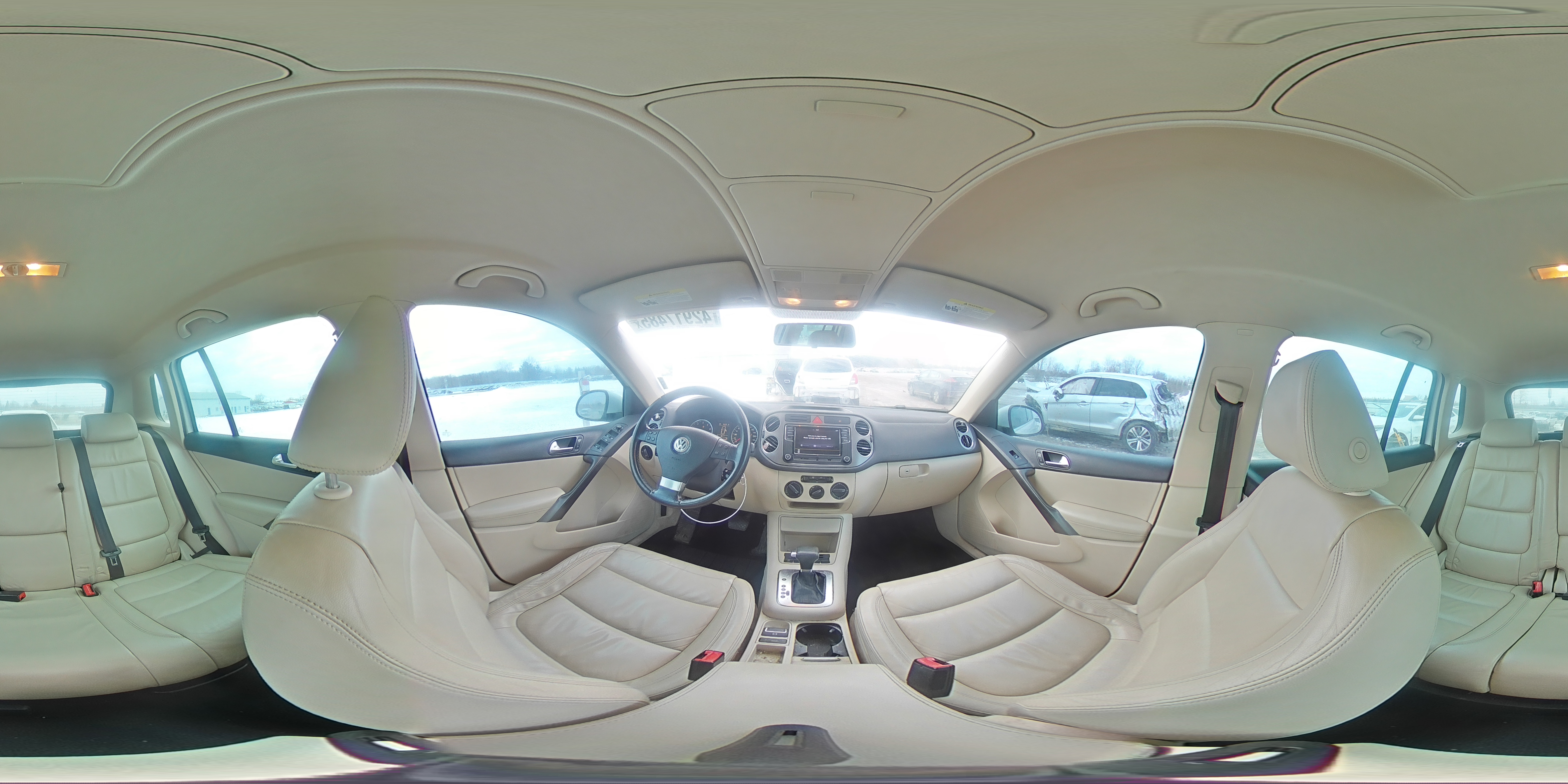 2010 Volkswagen Tiguan - Image 13