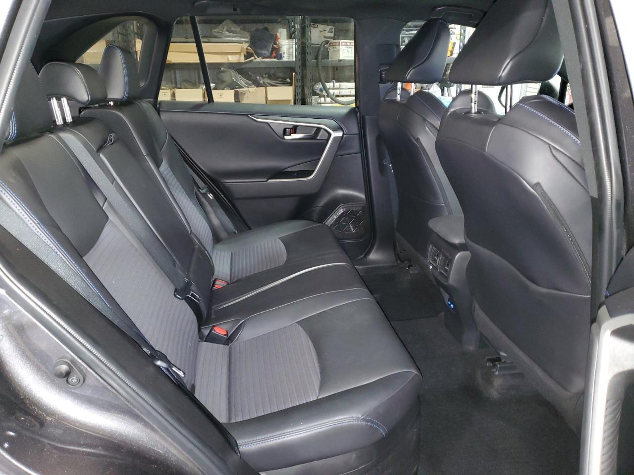 2022 Toyota RAV 4 - Image 11