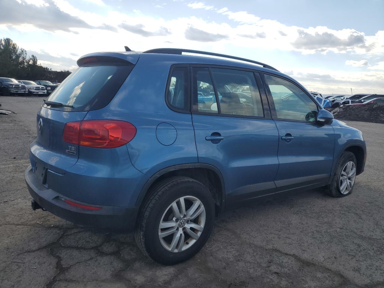 2017 Volkswagen Tiguan - Image 3