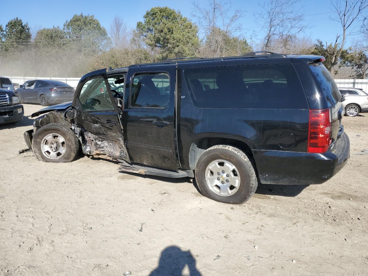 2014 Chevrolet Suburban - Image 2