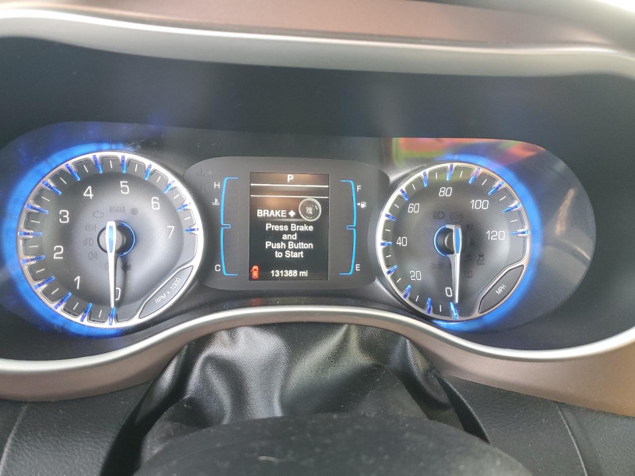 2017 Chrysler Pacifica - Image 9