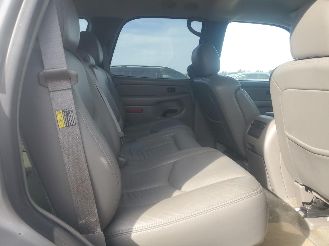 2004 Chevrolet Tahoe - Image 11