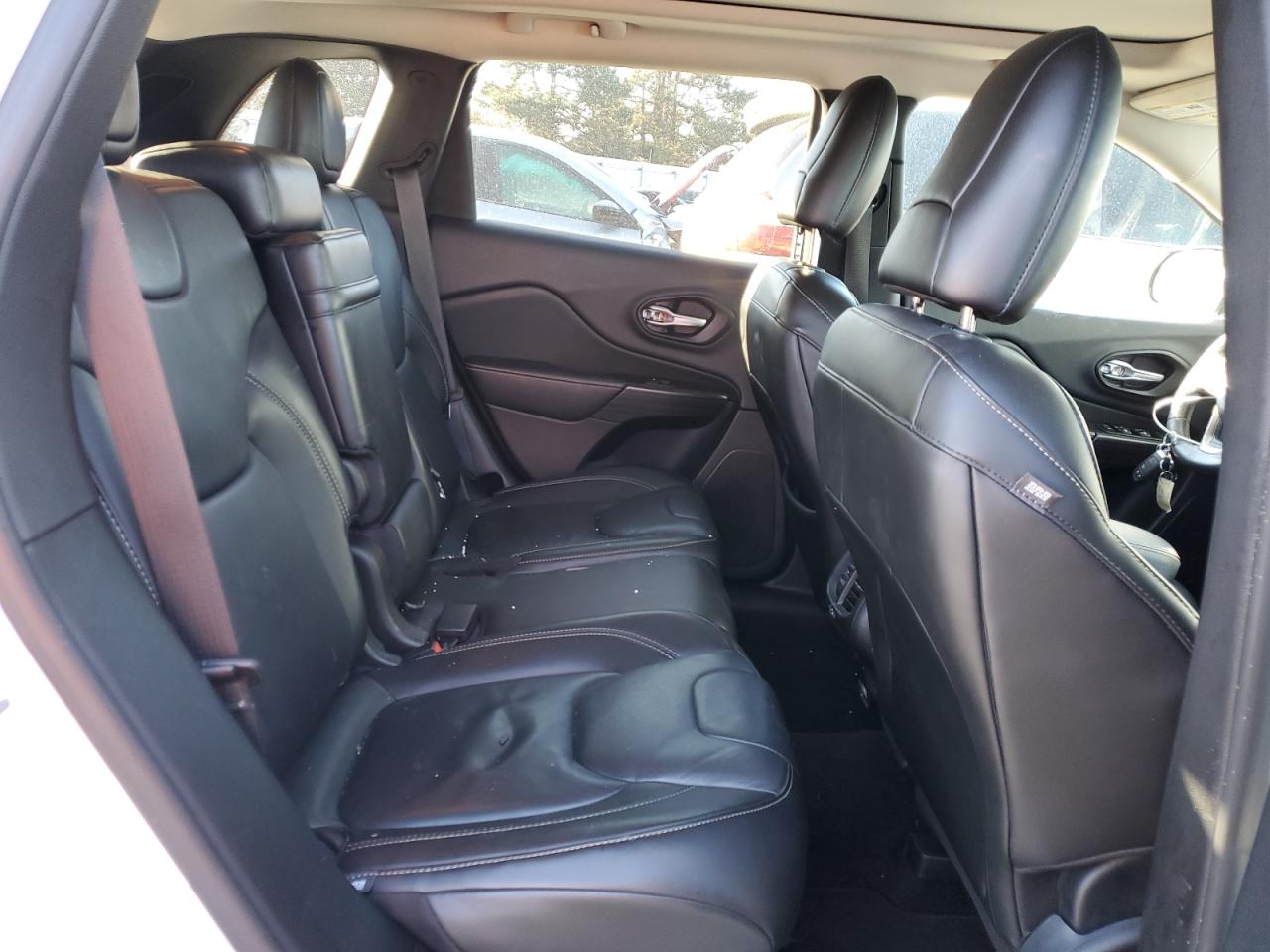 2015 Jeep Grand Cherokee - Image 11