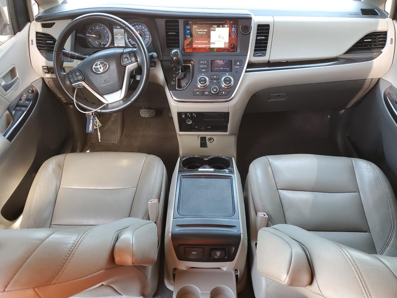 2015 Toyota Sienna - Image 8