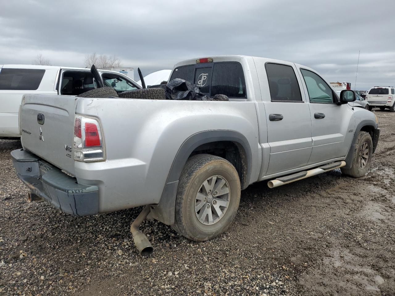 2006 Mitsubishi Raider - Image 3