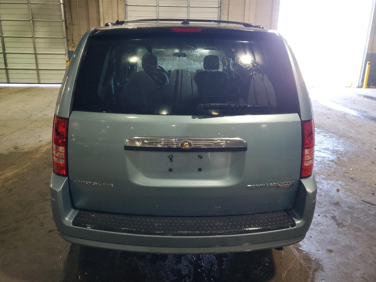 2010 Chrysler Town & Country - Image 6