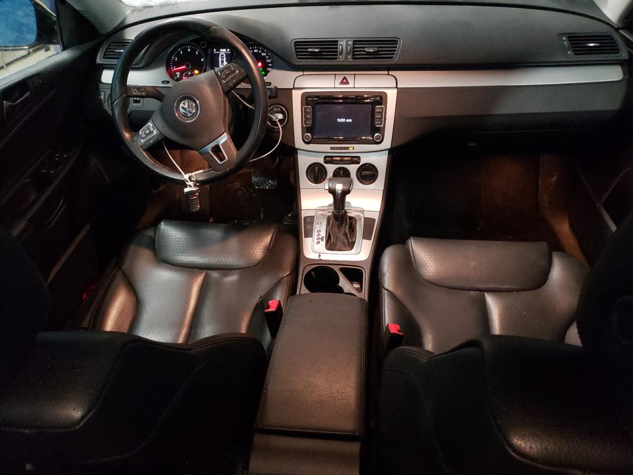 2010 Volkswagen Passat - Image 8