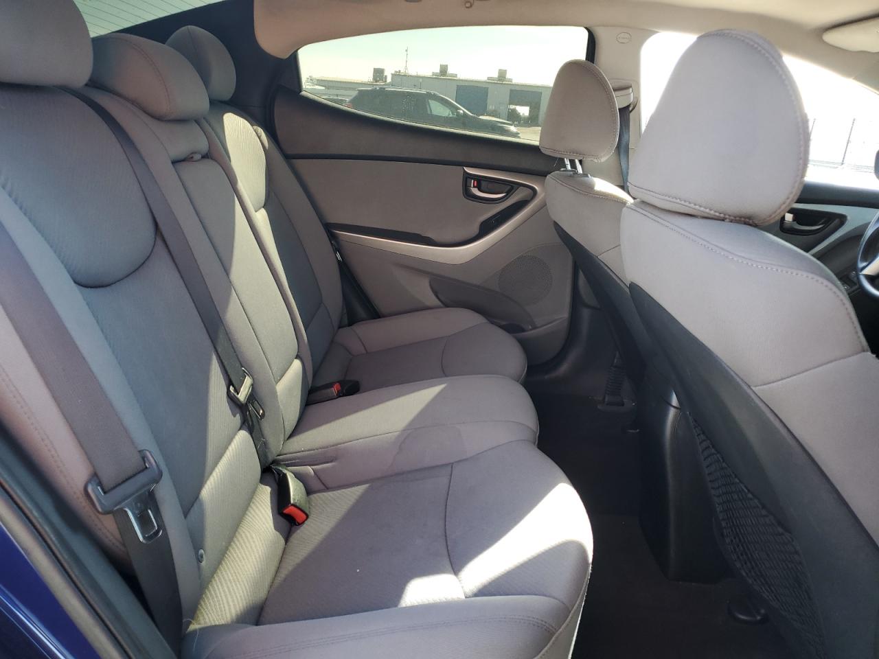 2011 Hyundai Elantra - Image 11