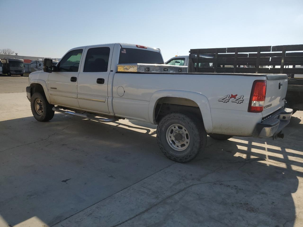 2003 Chevrolet Silverado - Image 2