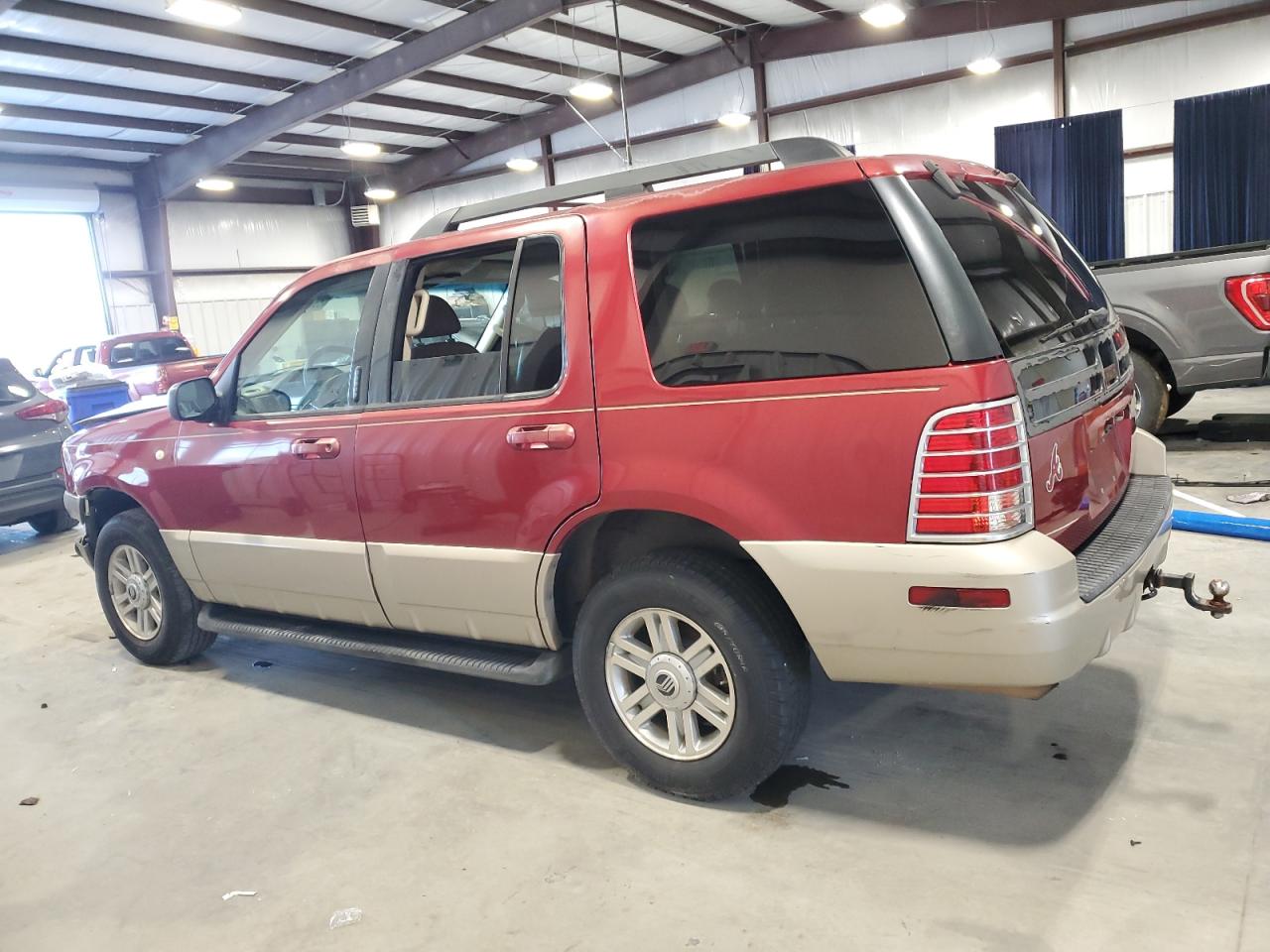 2005 Mercury Mountaineer - Image 2