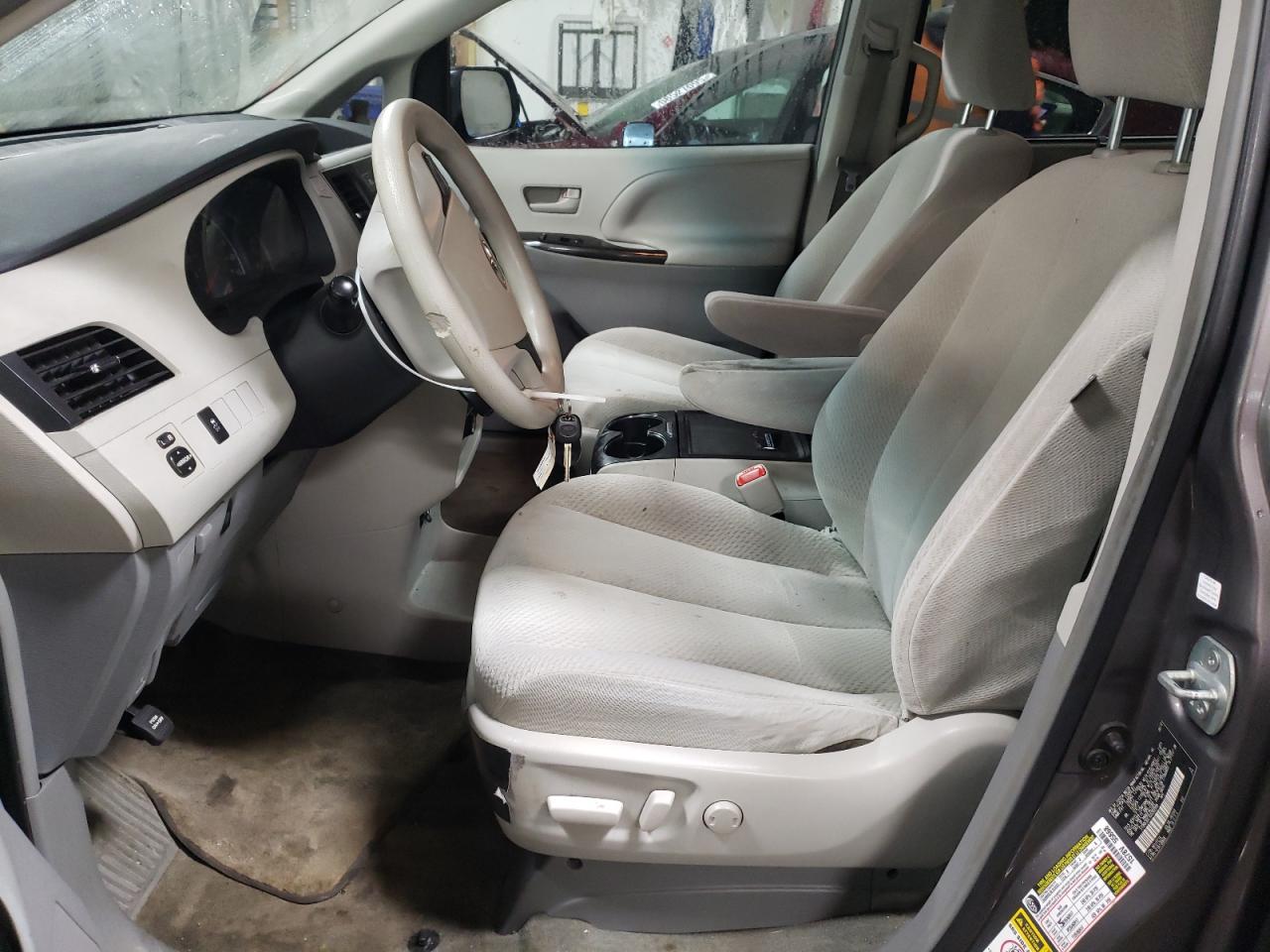 2013 Toyota Sienna - Image 7