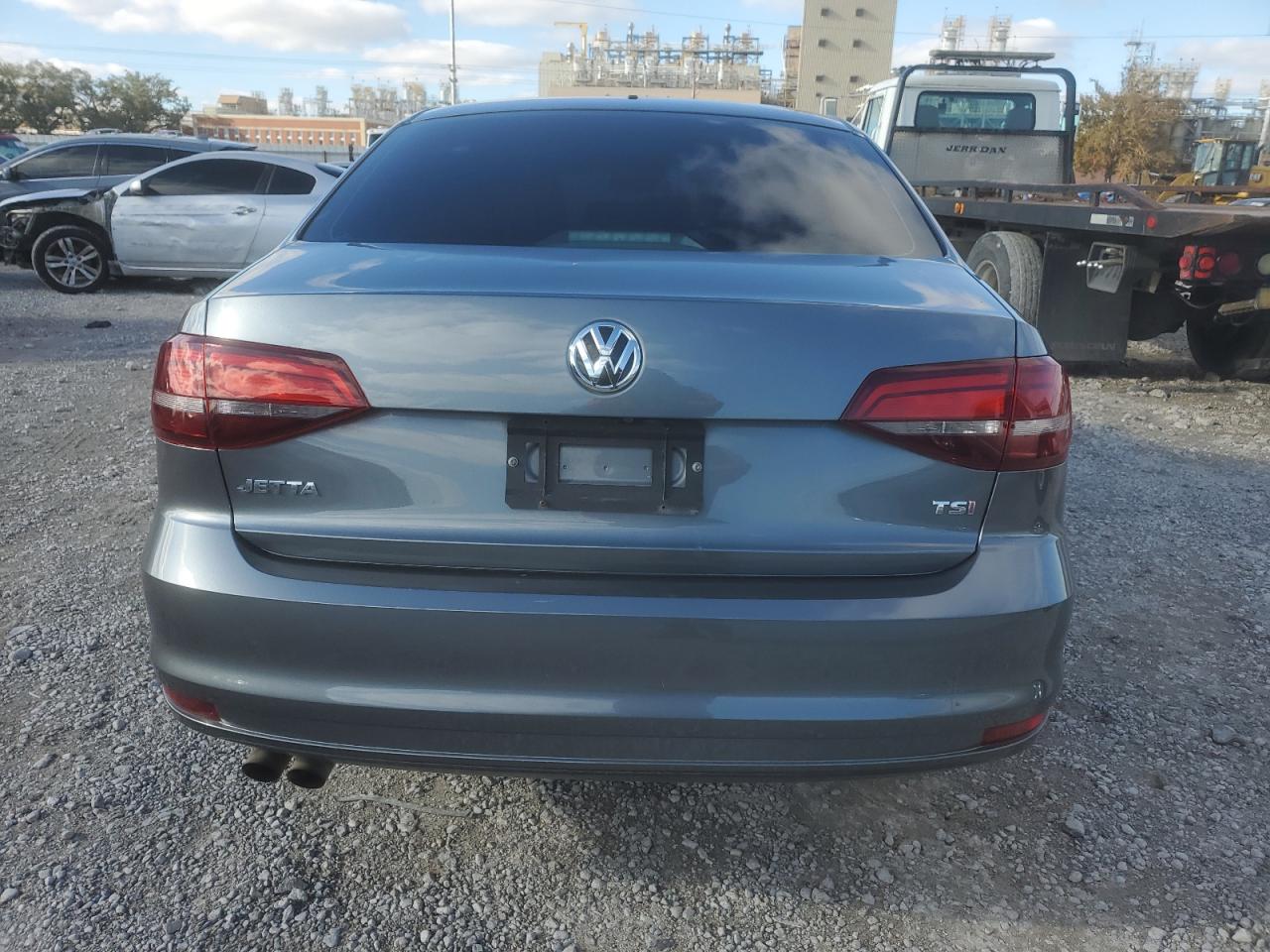 2018 Volkswagen Jetta - Image 6