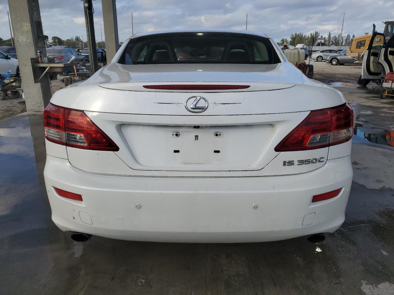 2011 Lexus IS - Image 6