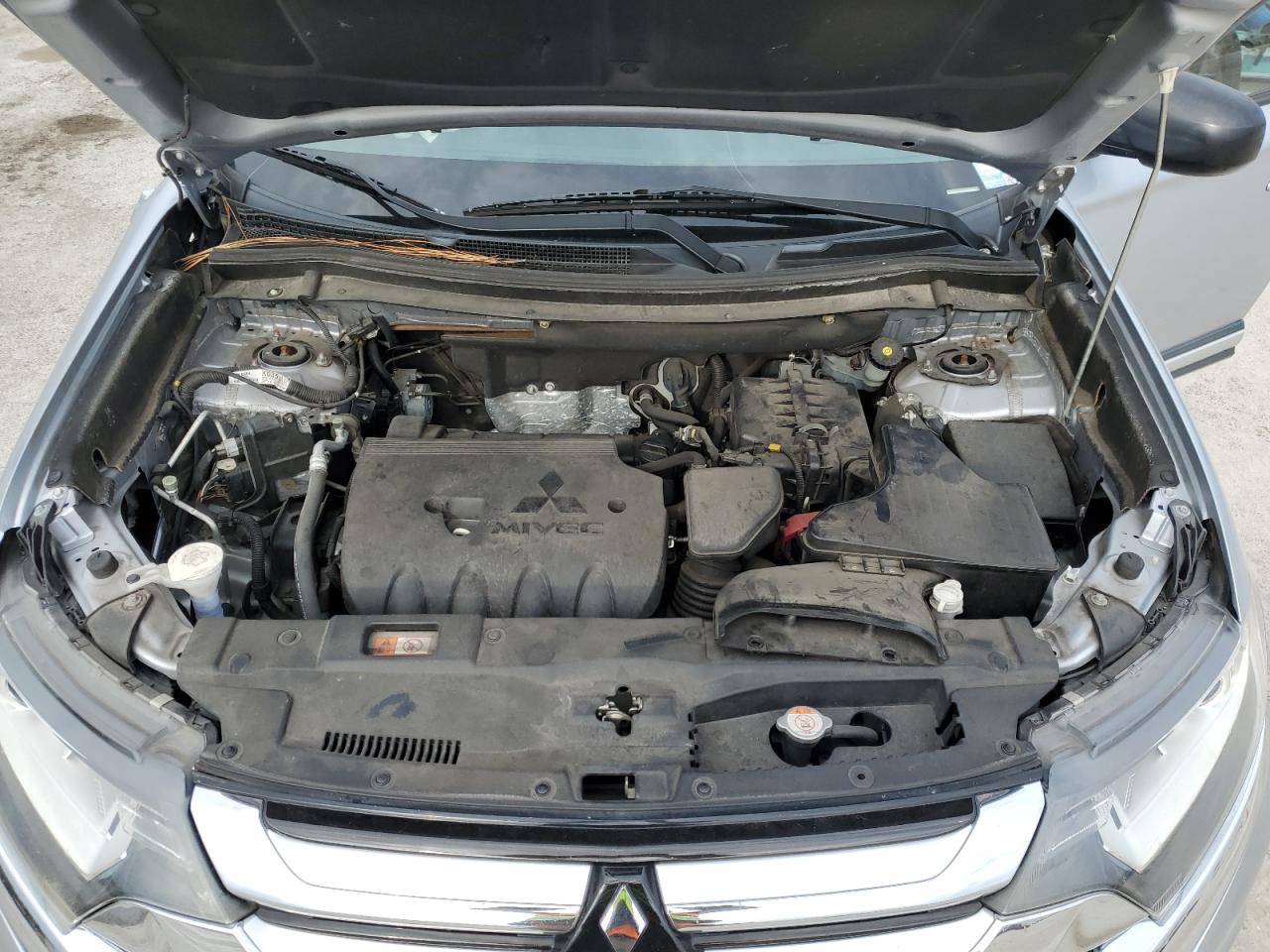 2017 Mitsubishi Outlander - Image 14