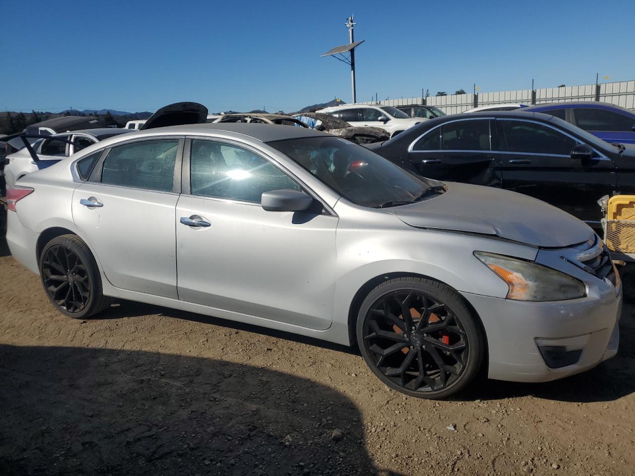 2015 Nissan Altima - Image 4