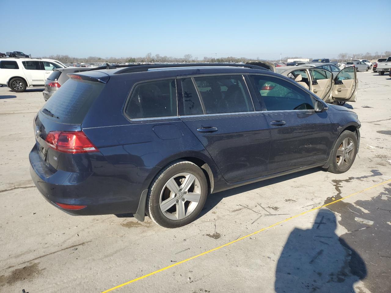 2015 Volkswagen Golf - Image 3