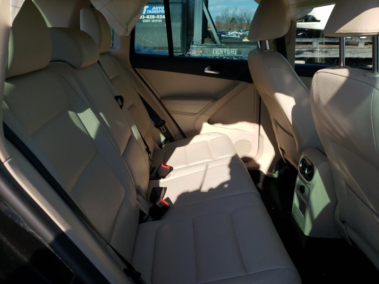2015 Volkswagen Tiguan - Image 12