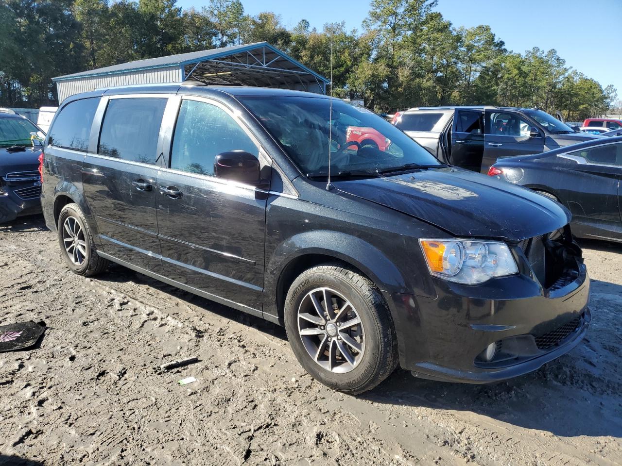 2017 Dodge Caravan - Image 4