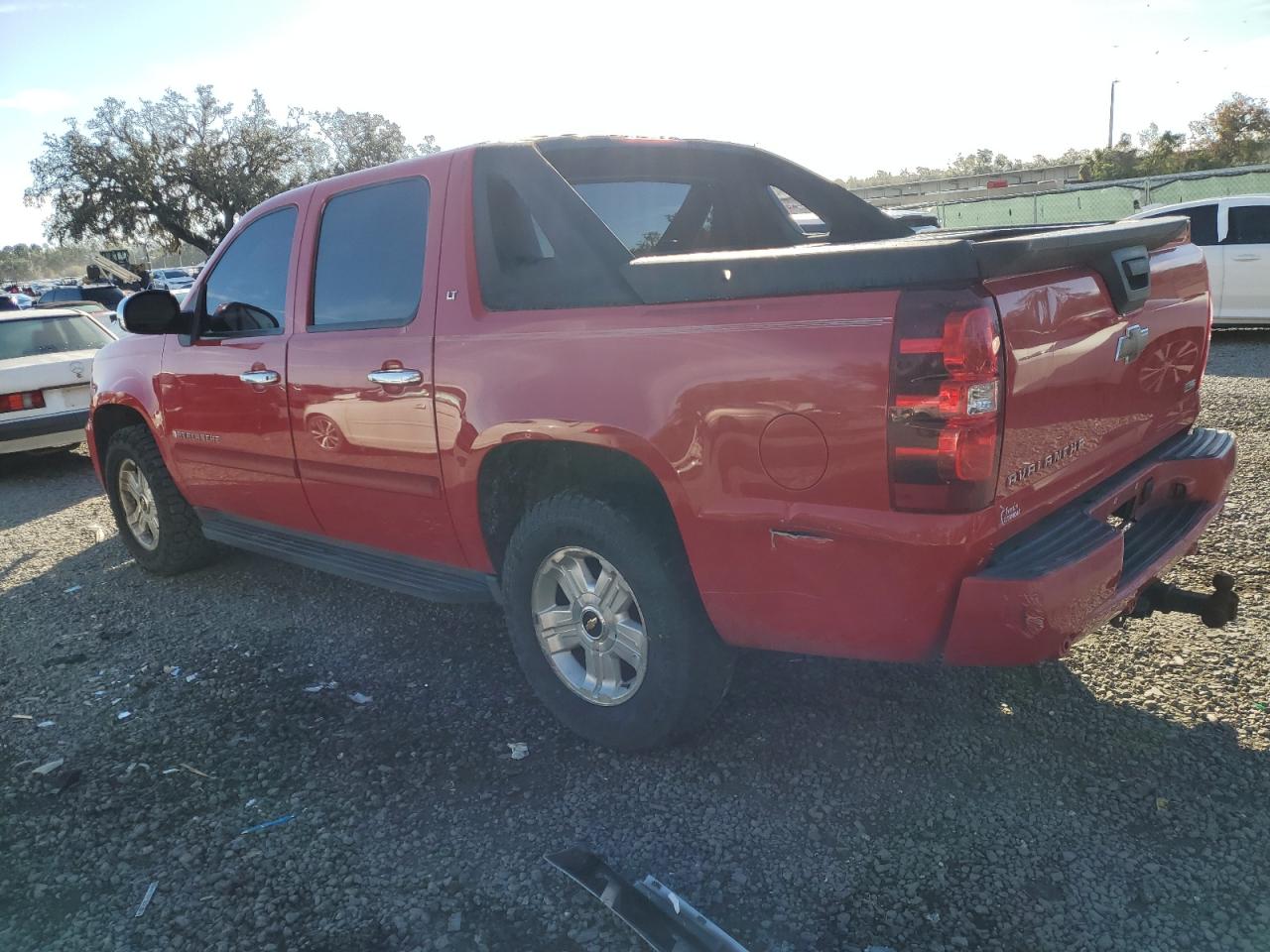 2007 Chevrolet Avalanche - Image 2