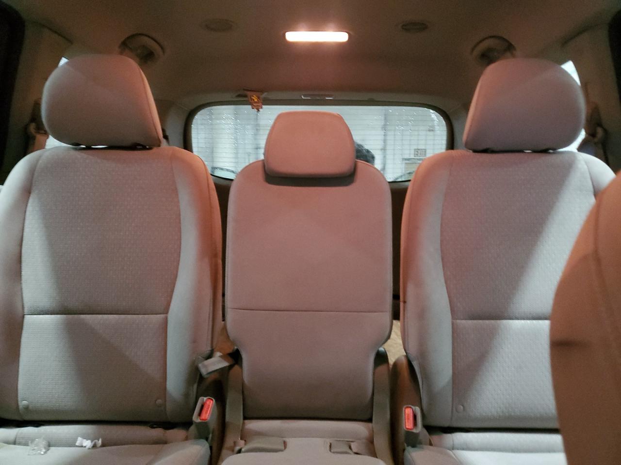 2016 Kia Sedona - Image 10