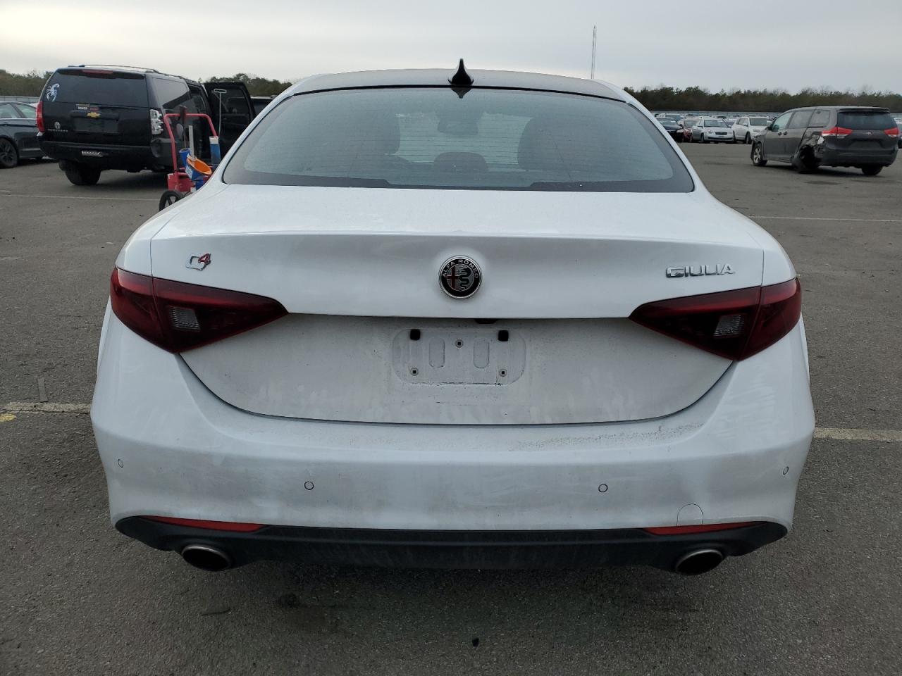 2019 Alfa Romeo Giulia - Image 6