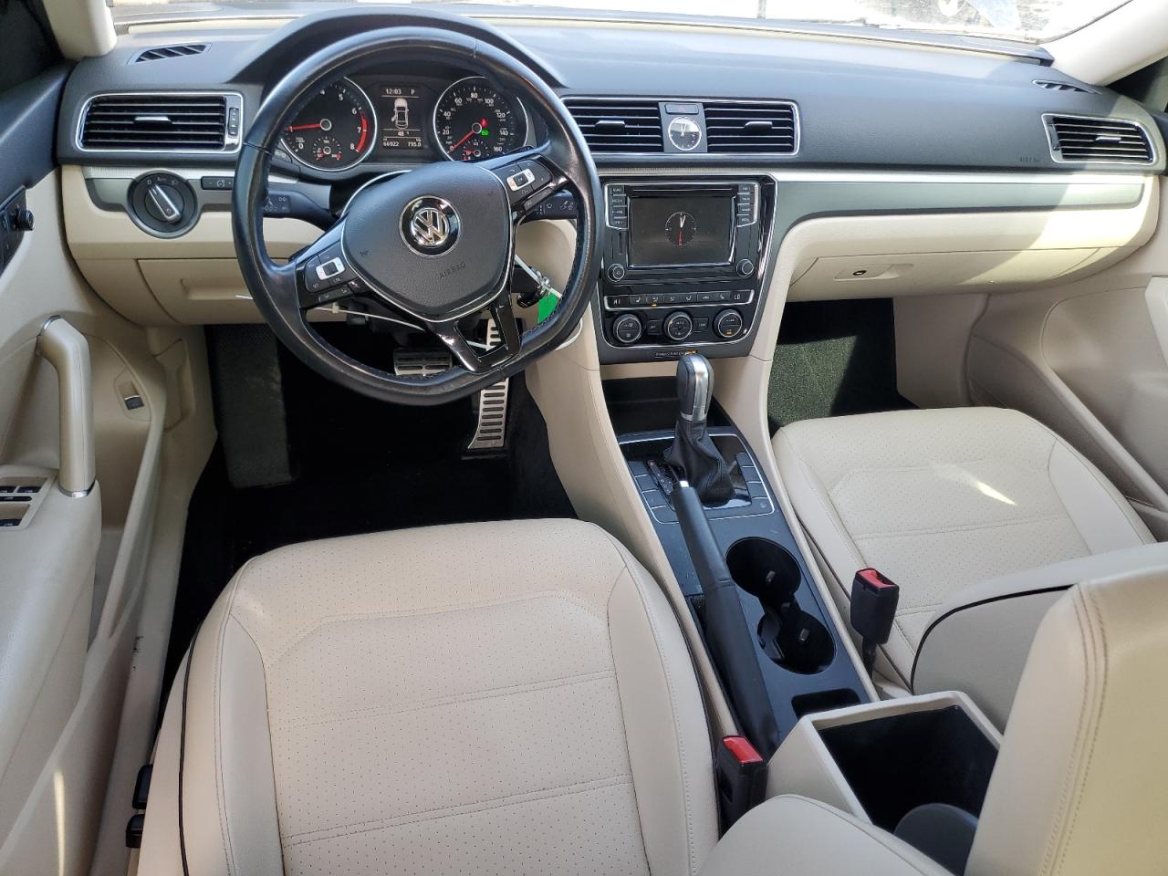 2017 Volkswagen Passat - Image 8