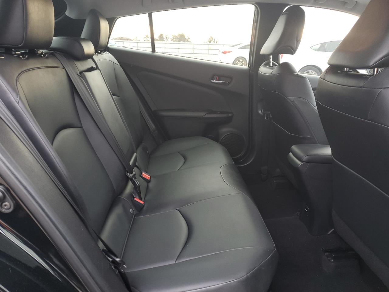2016 Toyota Prius - Image 11