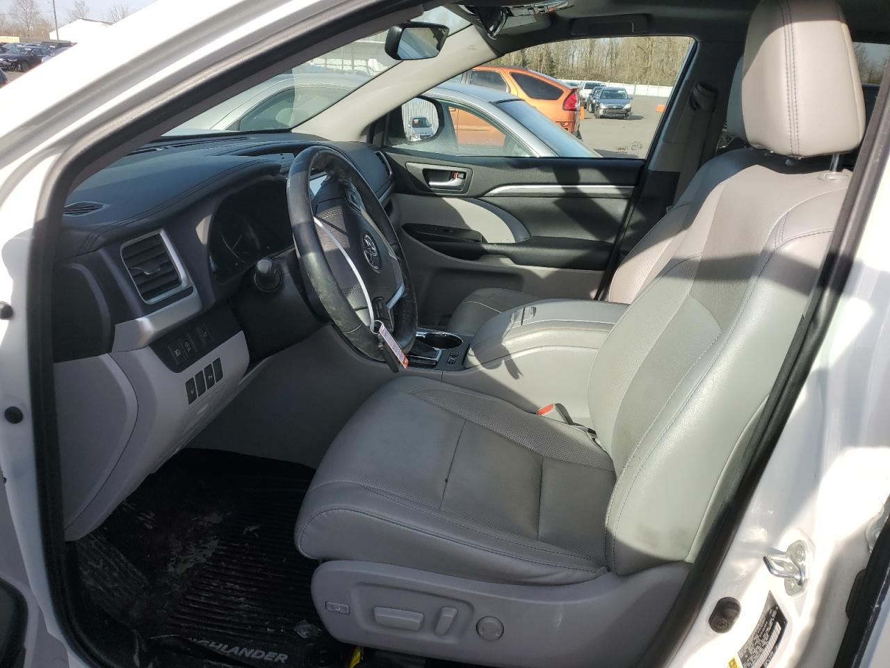 2017 Toyota Highlander - Image 7