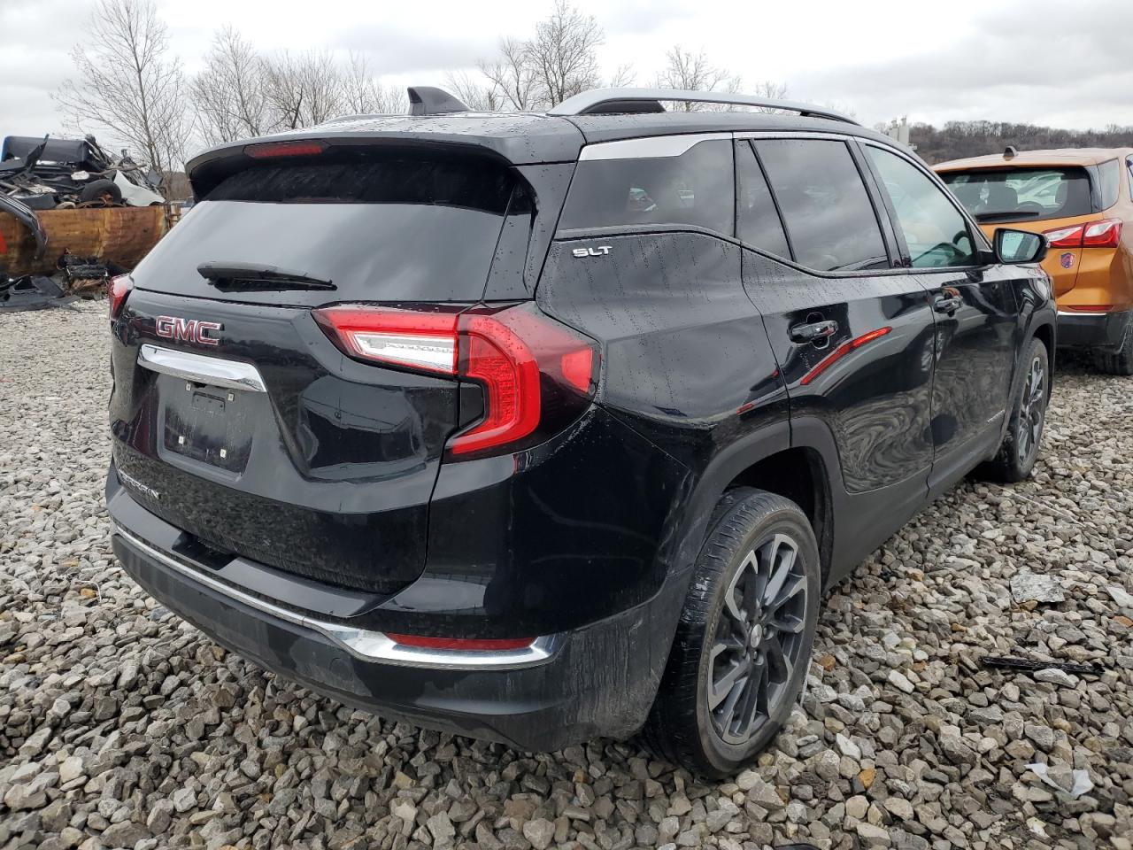 2022 GMC Terrain - Image 3