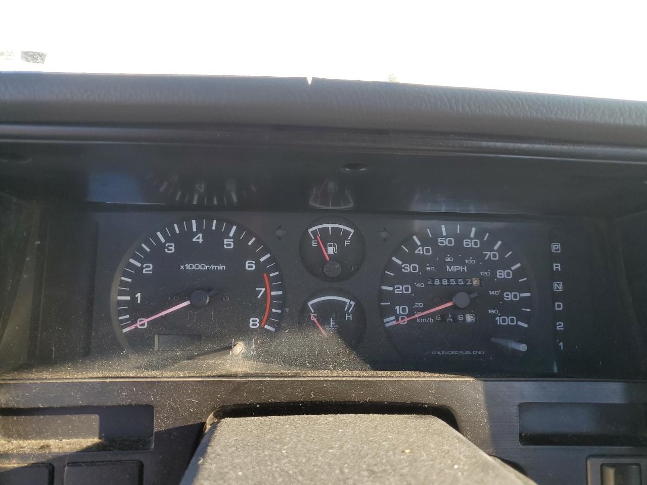 1993 Nissan Titan - Image 9