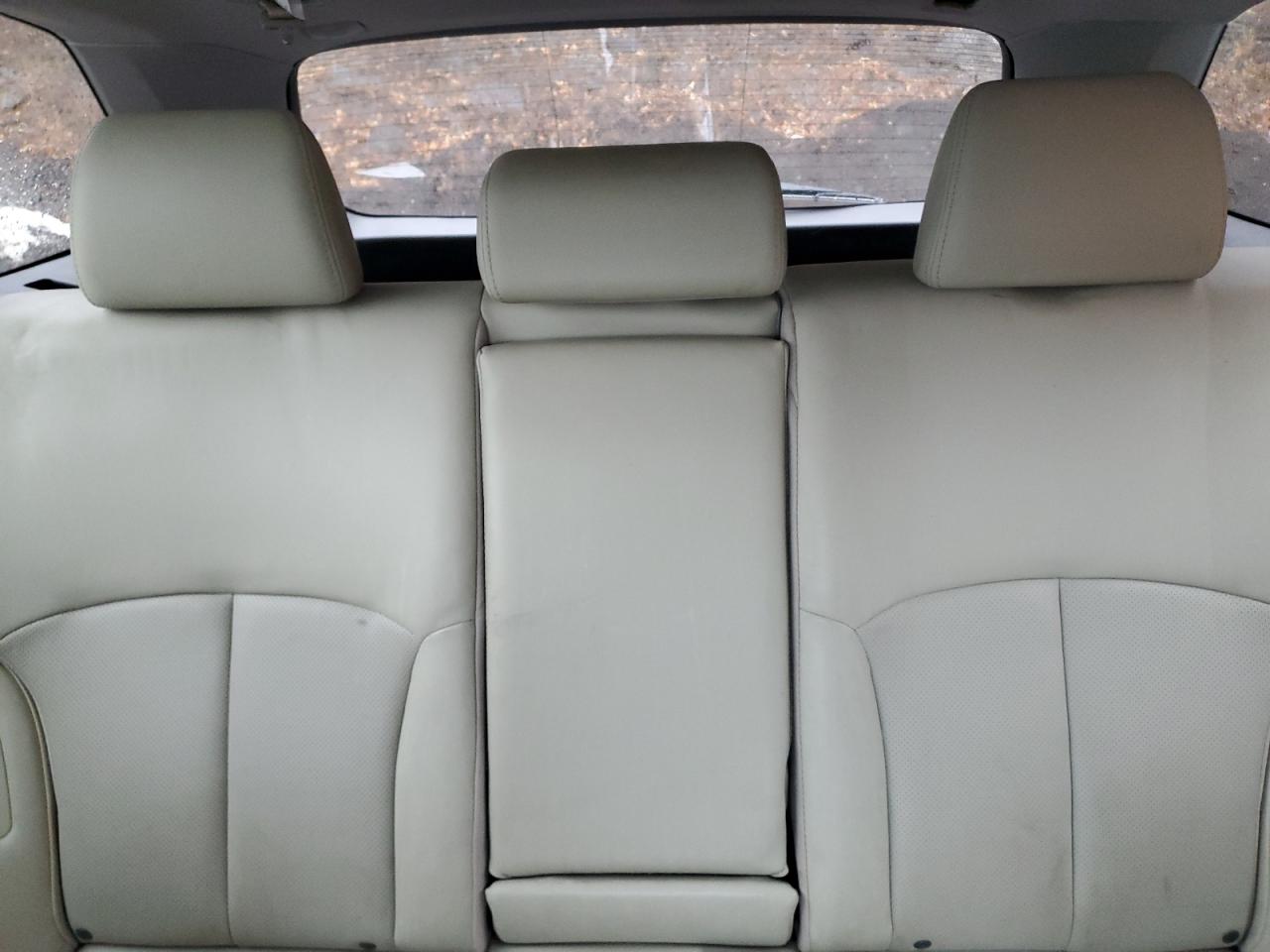 2013 Subaru Outback - Image 10