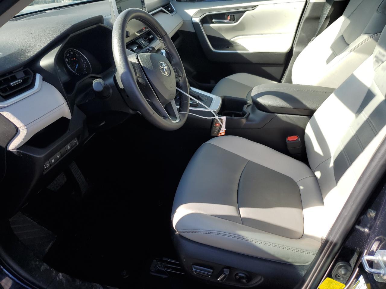 2022 Toyota RAV 4 - Image 7