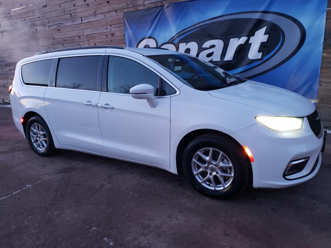 2022 Chrysler Pacifica - Image 4