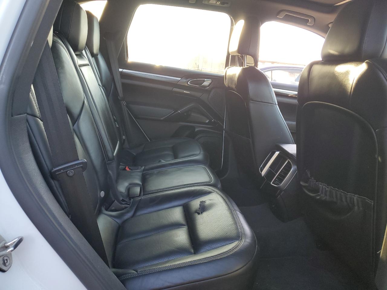 2015 Porsche Cayenne - Image 10