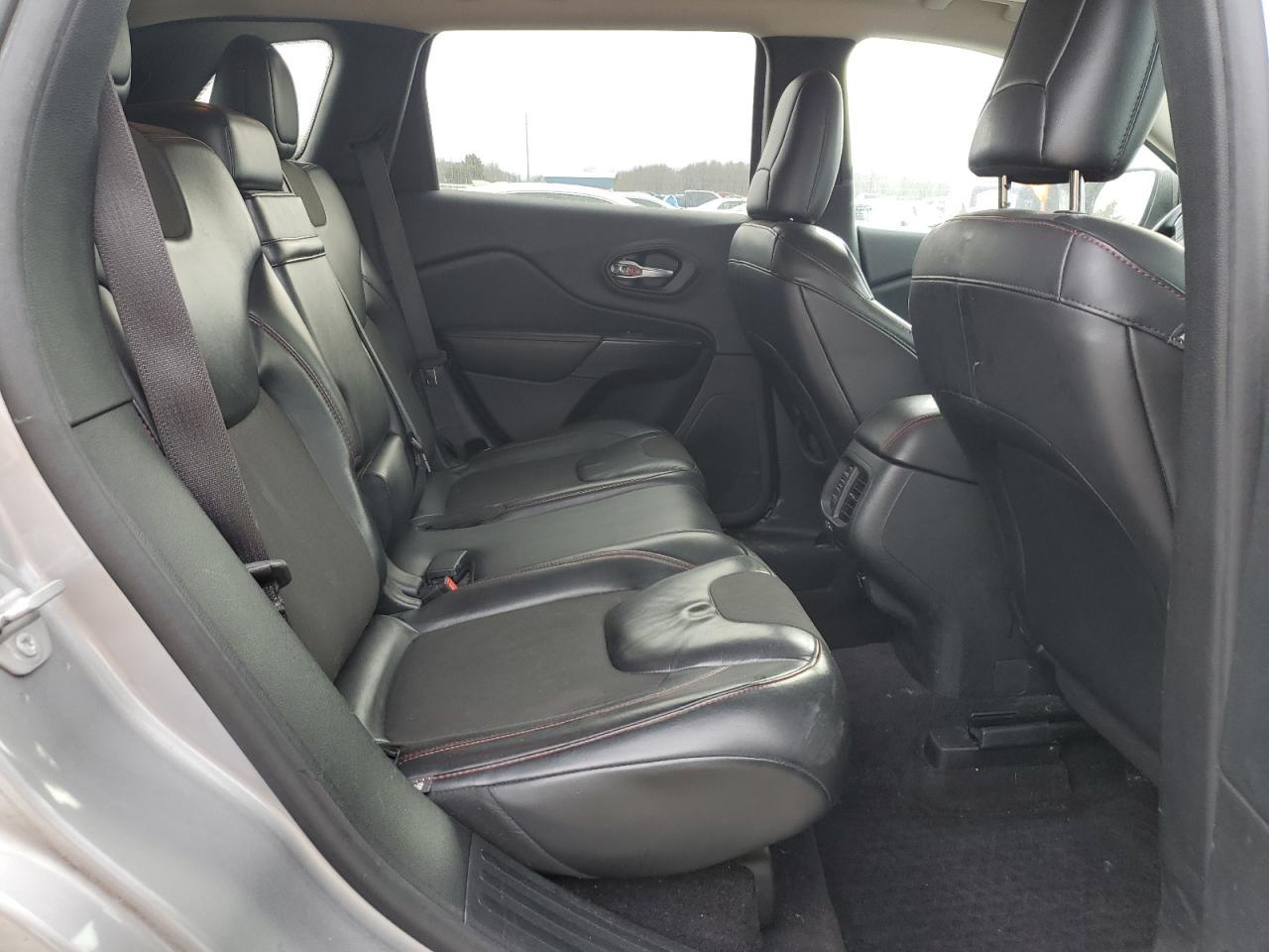 2016 Jeep Cherokee - Image 11