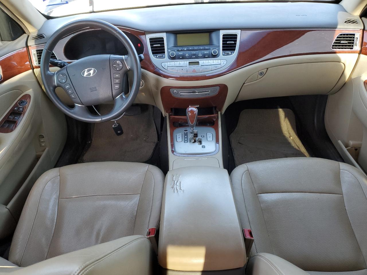 2014 Hyundai Genesis - Image 8