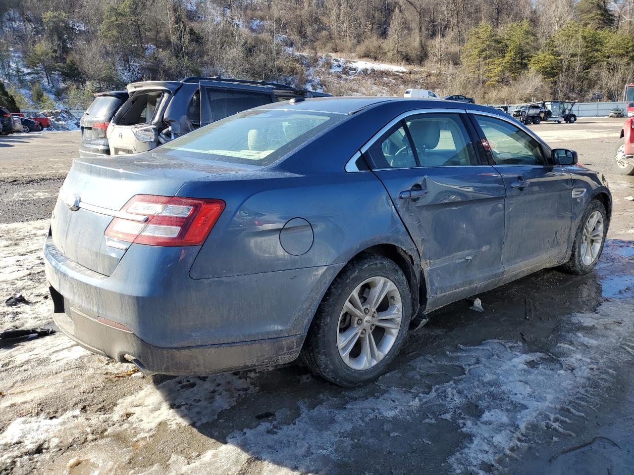 2018 Ford Taurus - Image 3
