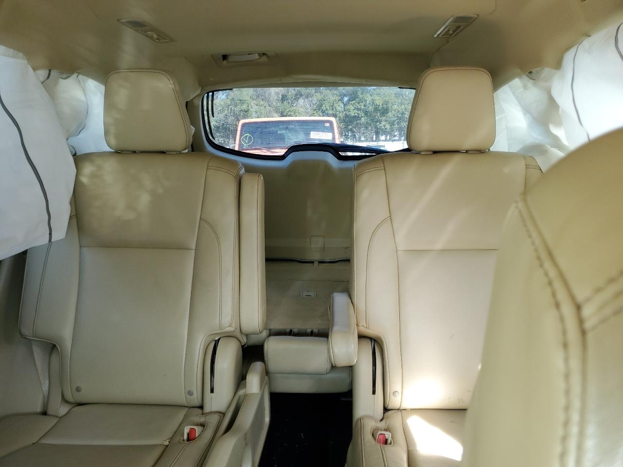 2015 Toyota Highlander - Image 10