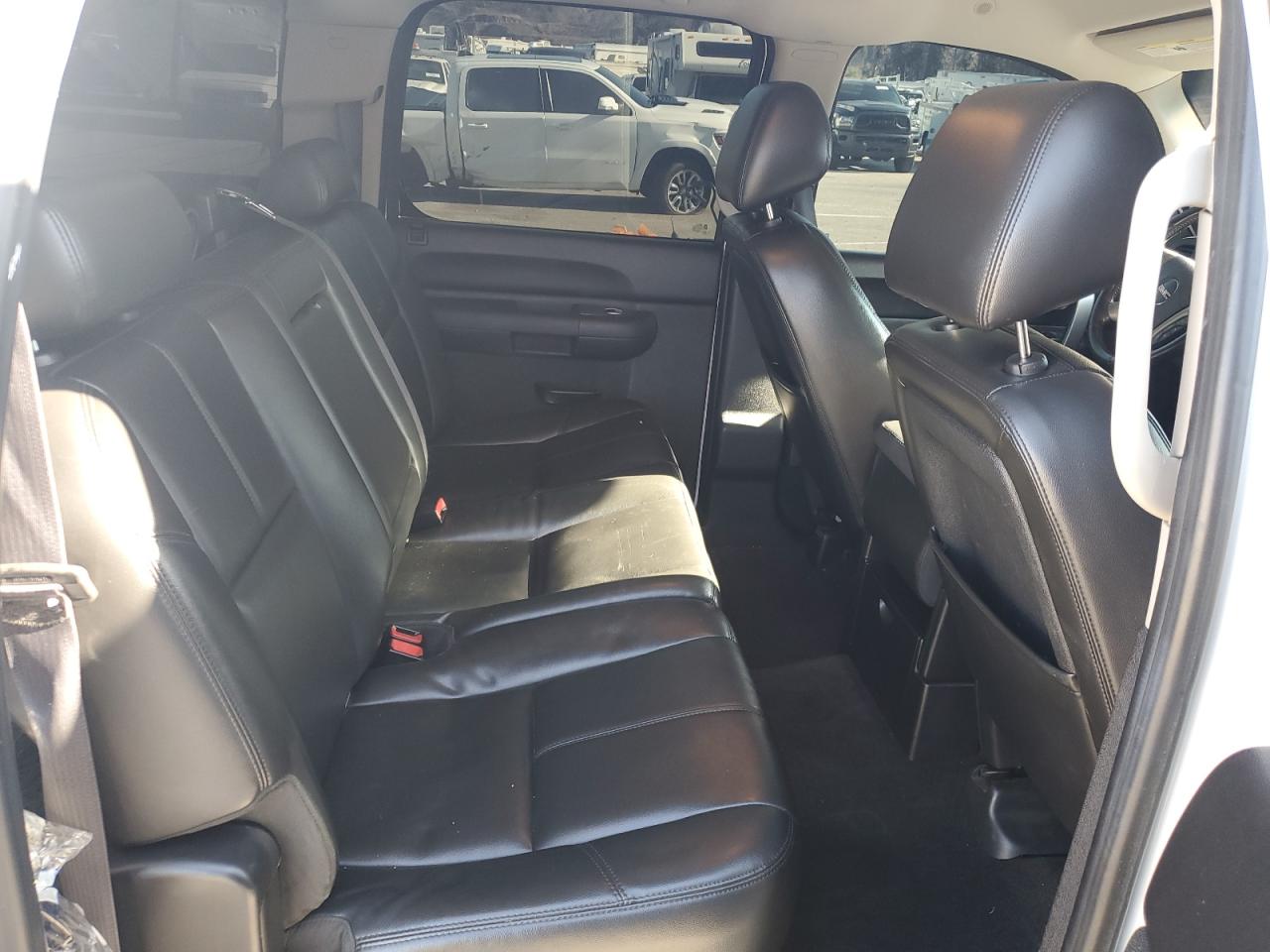 2011 GMC Sierra - Image 10