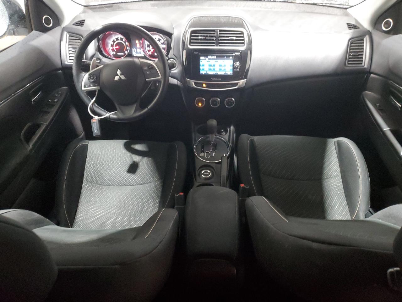2015 Mitsubishi Outlander - Image 8