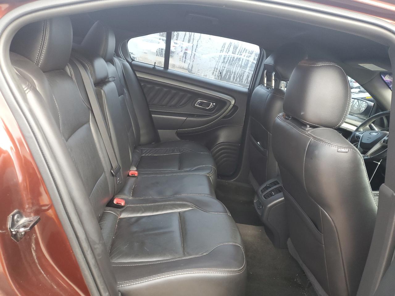 2015 Ford Taurus - Image 11