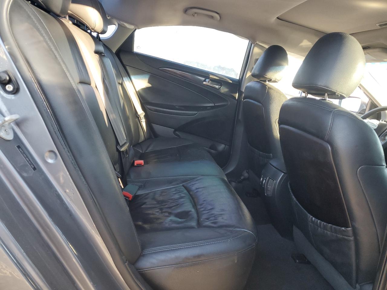 2011 Hyundai Sonata - Image 10